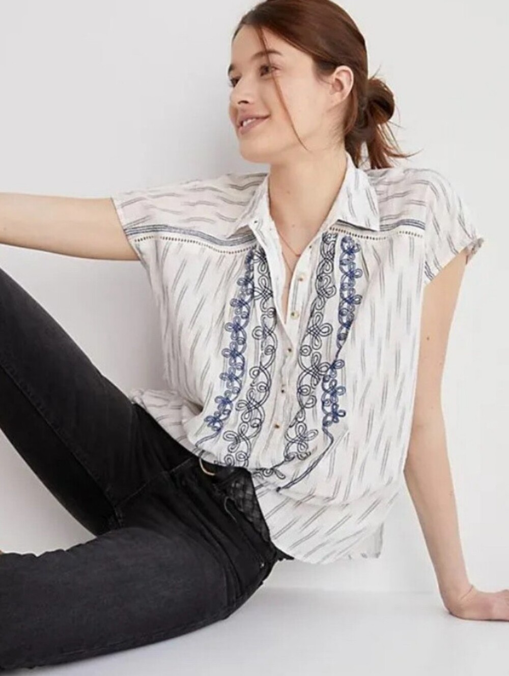 254.Pilcro Anthropologie White Blouse with‎ Navy Stripe Detail 💯 Cotton